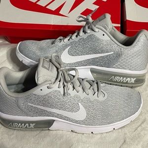Women Size 11. Nike Airmax Sneakers *** EXCELLENT CONDITION ***
